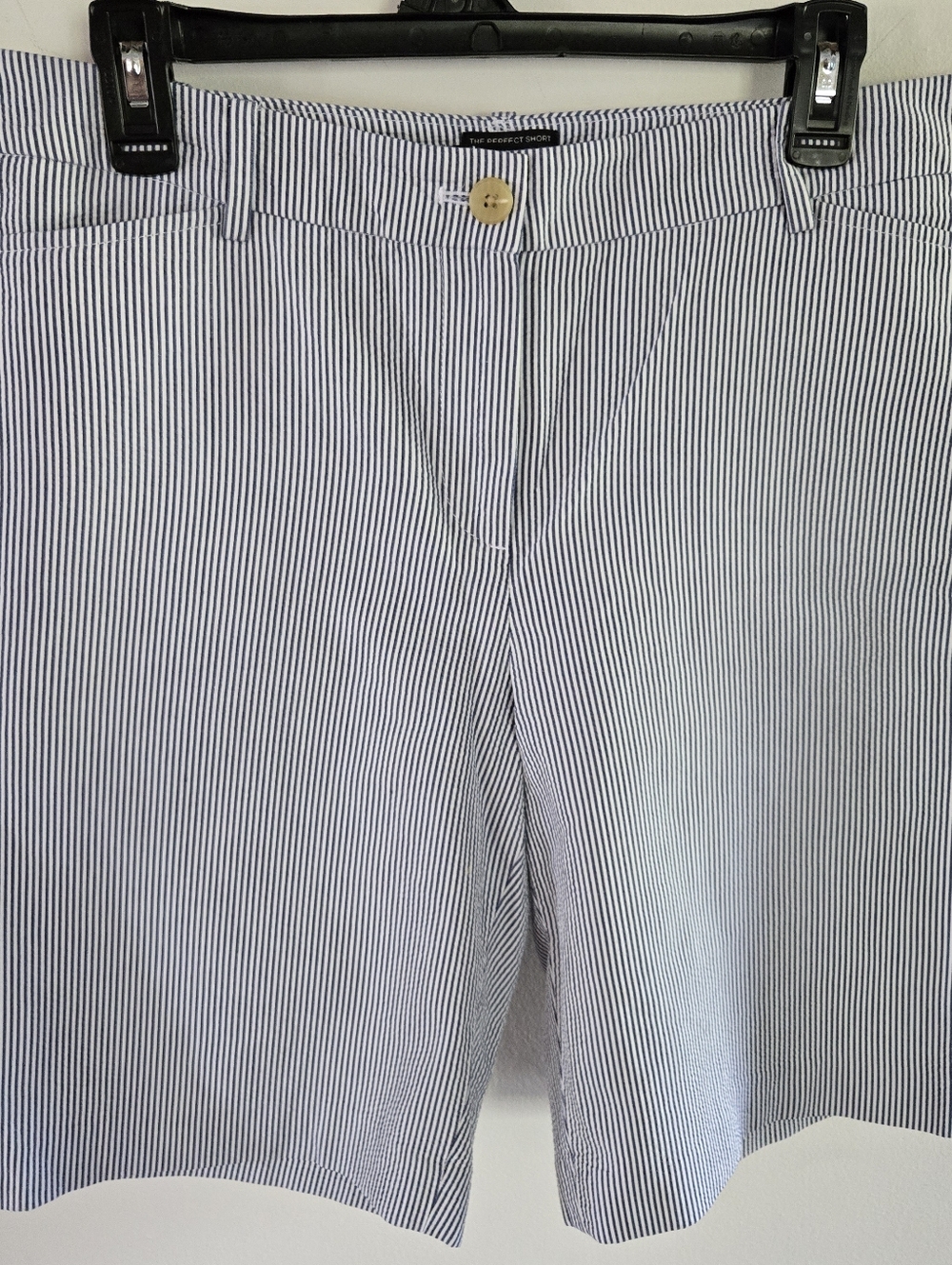 Talbots Perfect Short Womens 10 Blue White Seersucker 10.5 Inch Inseam